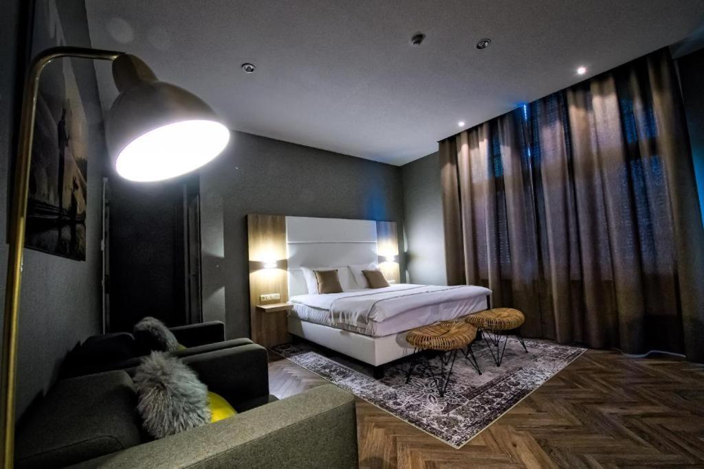 Onderwijshotel De Rooi Pannen *